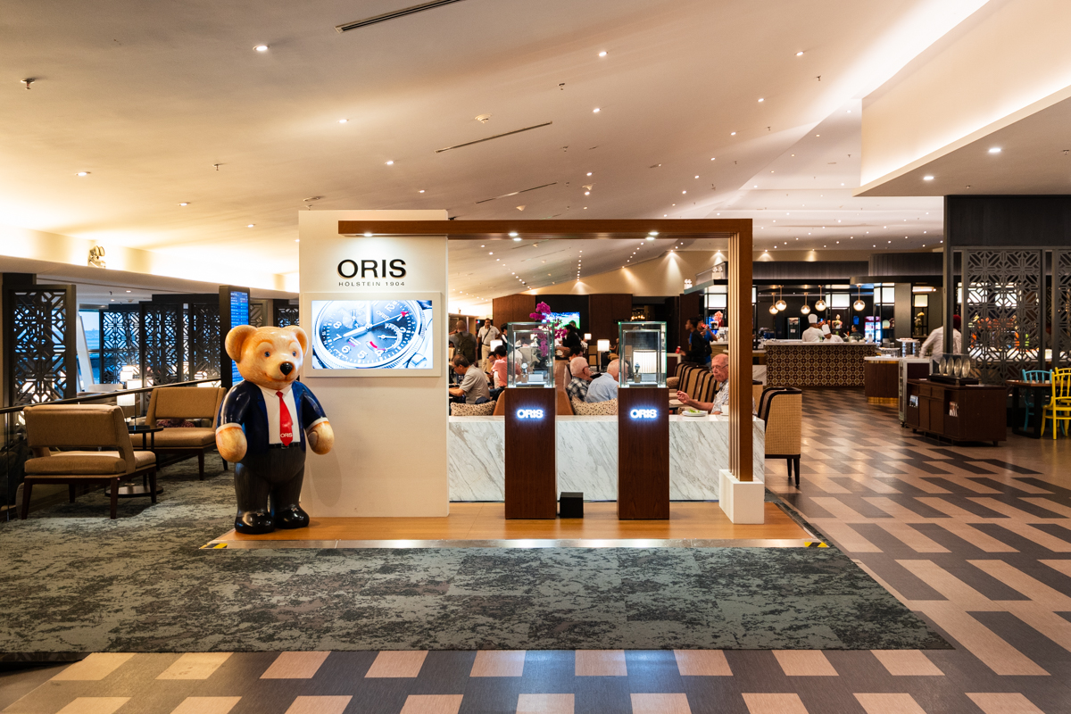 ラウンジエリアのエントランス