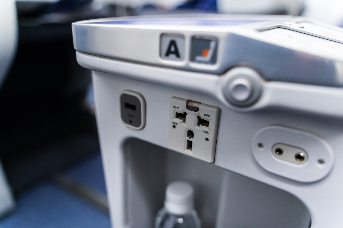 ユニバーサルタイプのPC電源とUSBポート