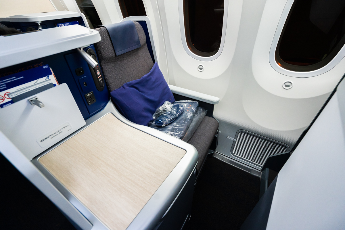 ANA BUSINESS STAGGERED