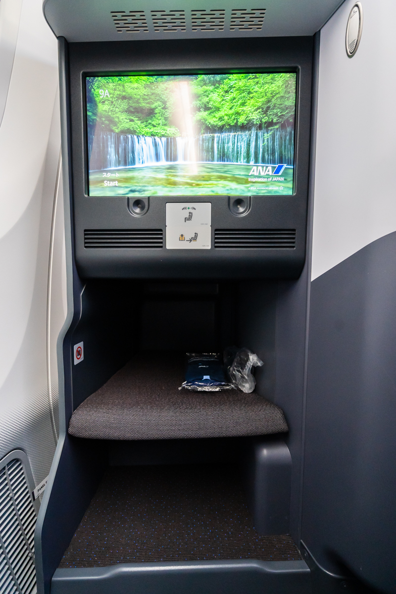 モニターと足置き