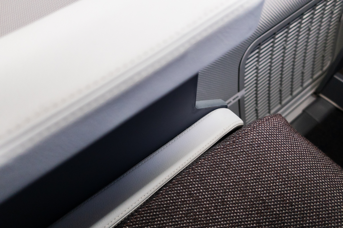 ANA BUSINESS STAGGERED