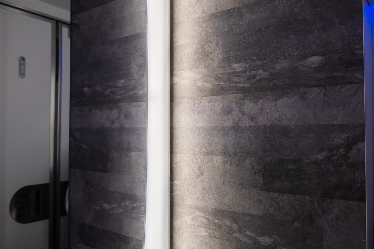 ラバトリーの壁