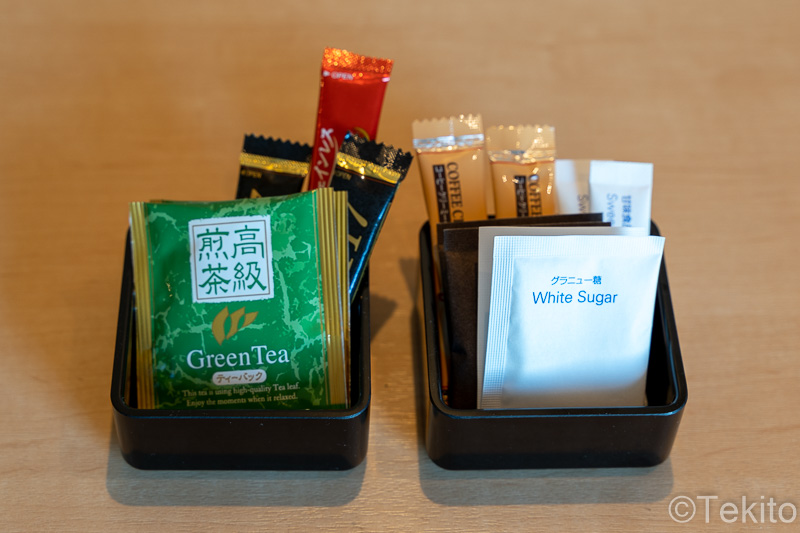 緑茶とインスタントコーヒー