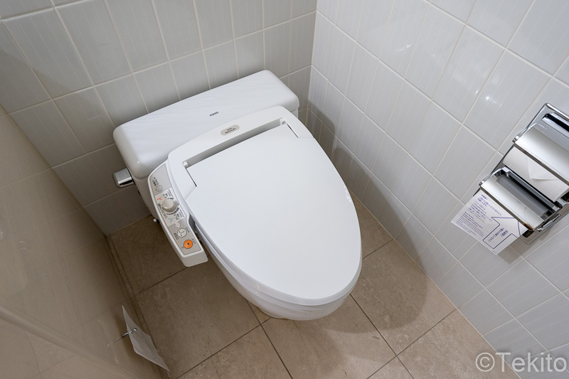 洗面台とセパレートされたトイレ