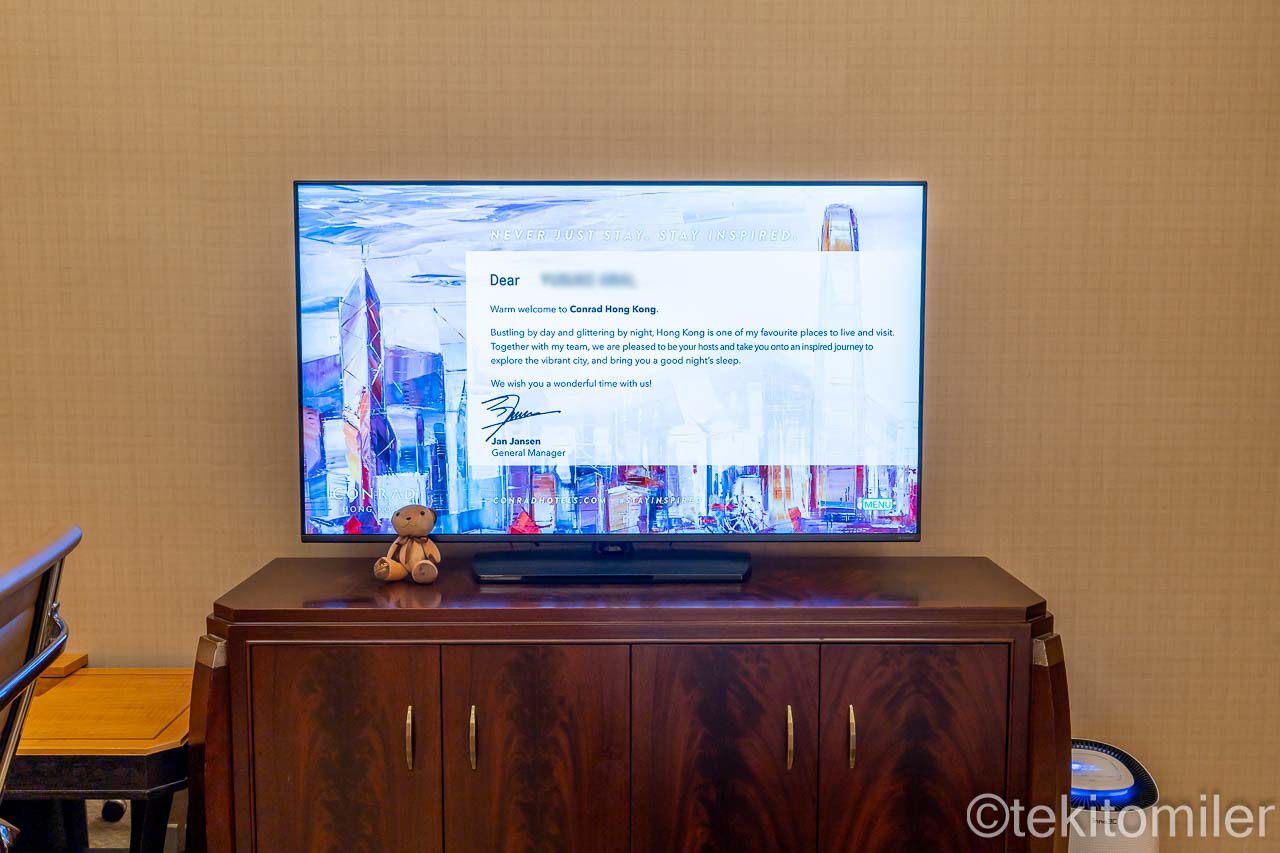 コンラッド香港エグゼクティブルームのテレビ