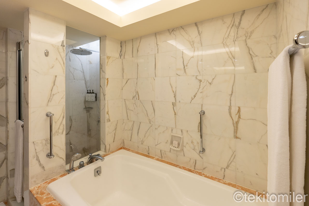 コンラッド香港 エグゼクティブルームのバスルーム