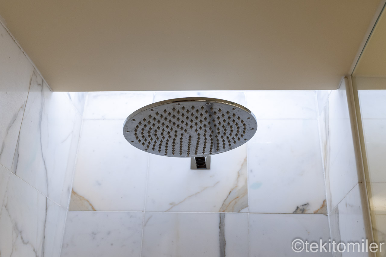 コンラッド香港 エグゼクティブルームのシャワールーム