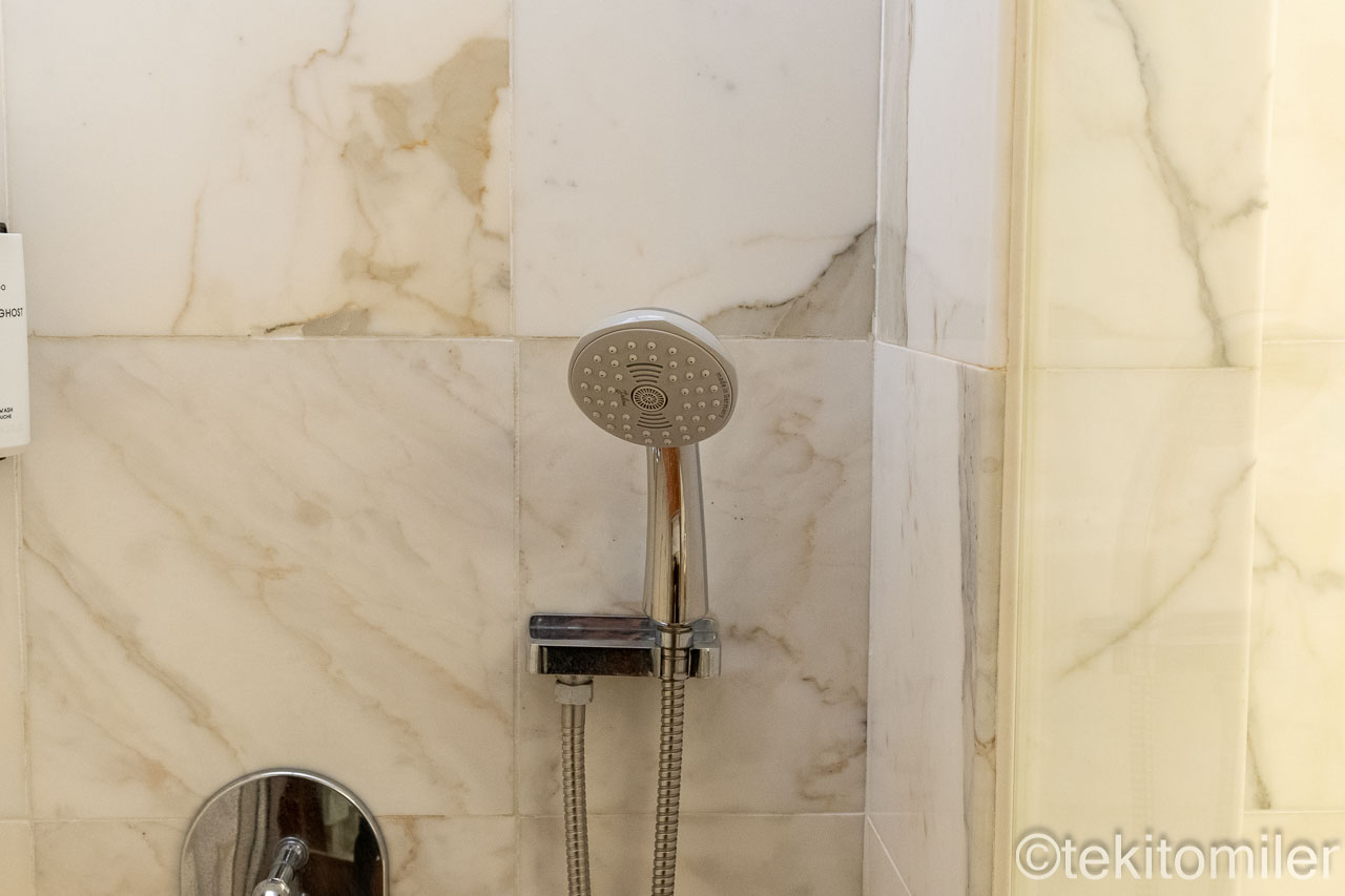 コンラッド香港 エグゼクティブルームのシャワールーム