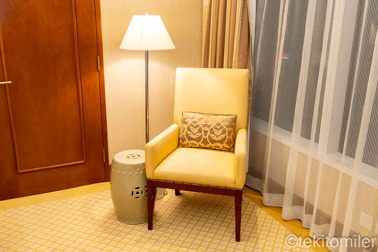 コンラッド香港 エグゼクティブルームのチェア