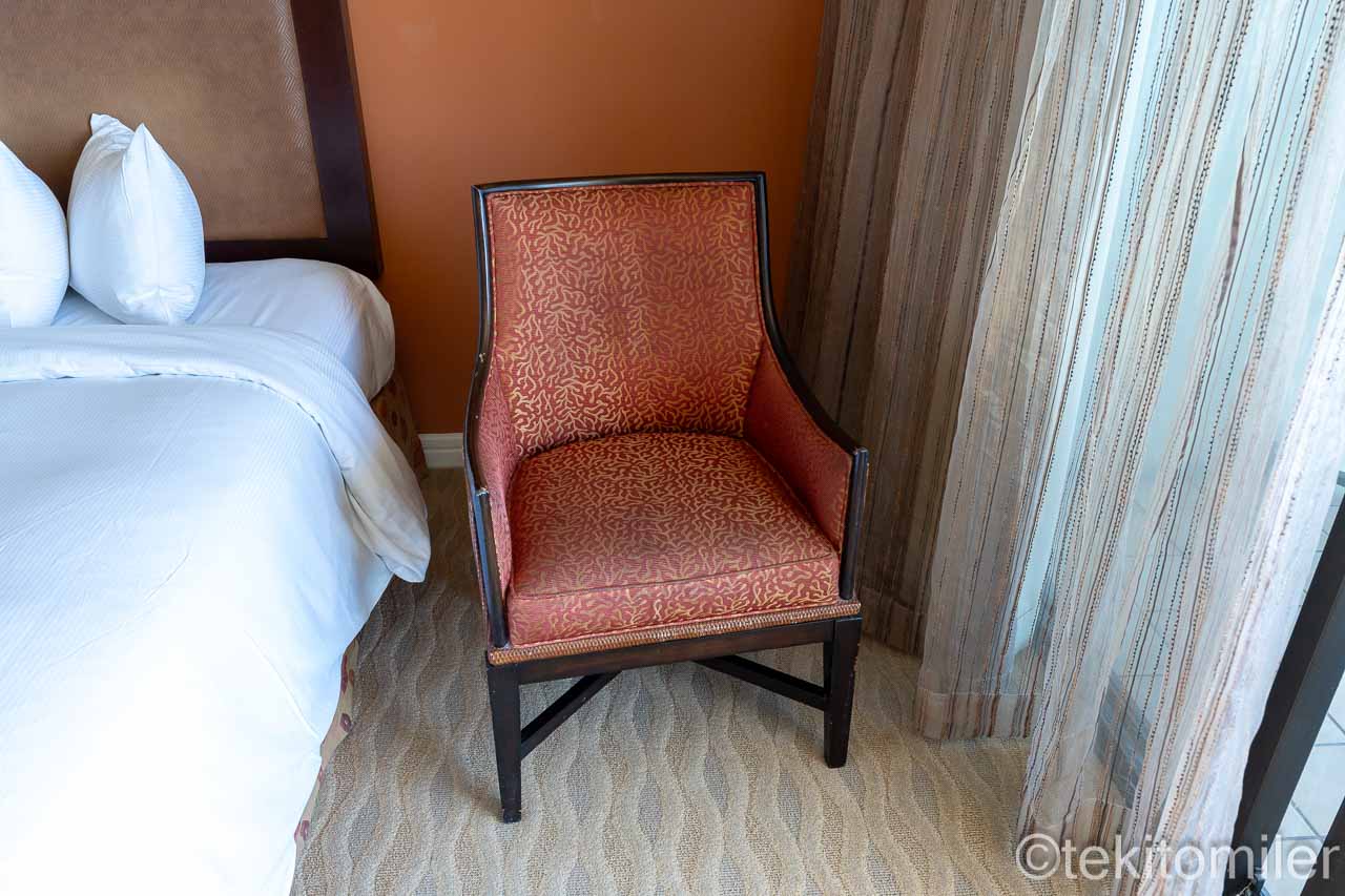 レインボータワーのチェア