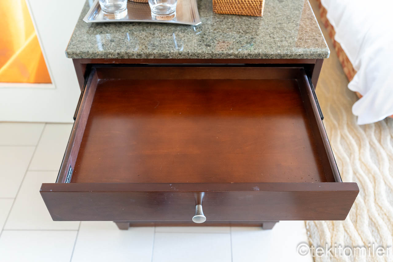 レインボータワーのミニバーの引き出し