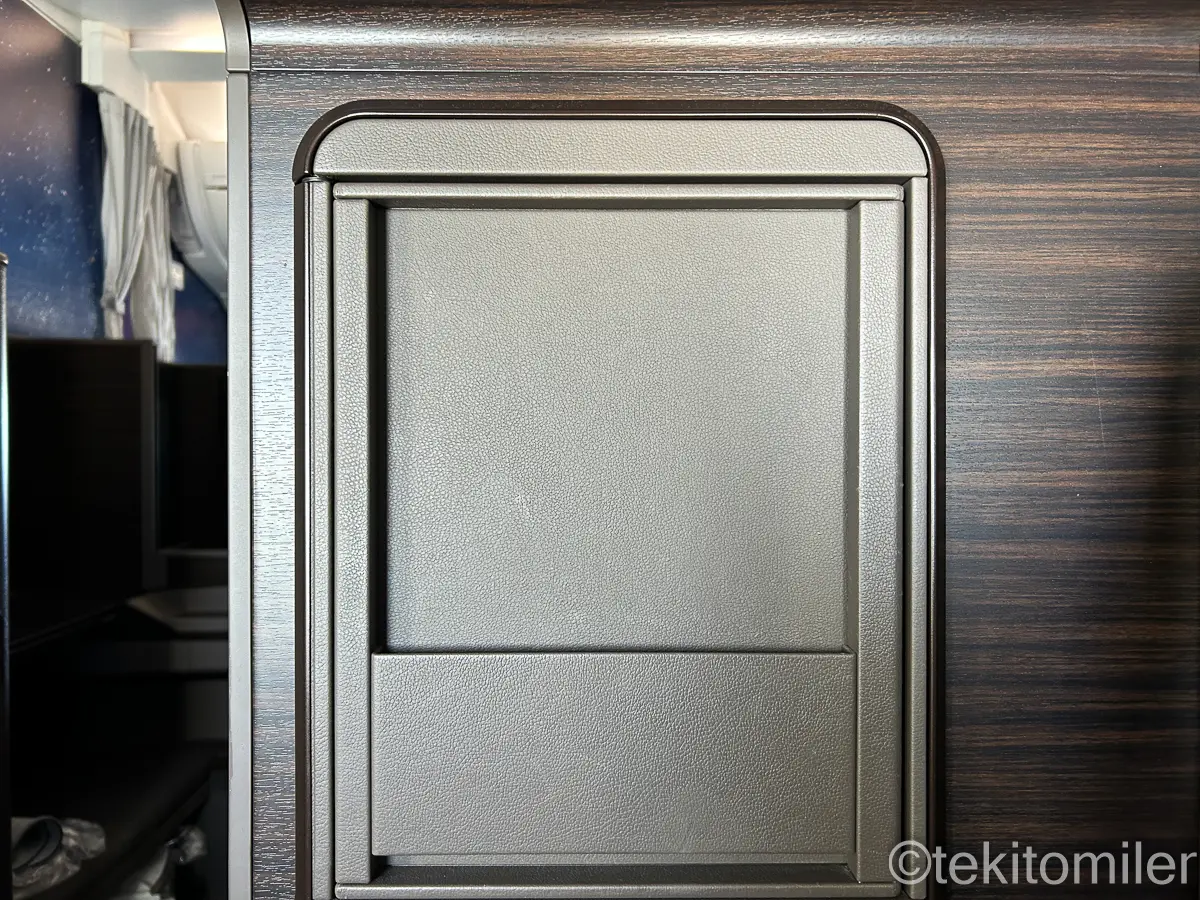 A380ファーストクラスのシートのミラー