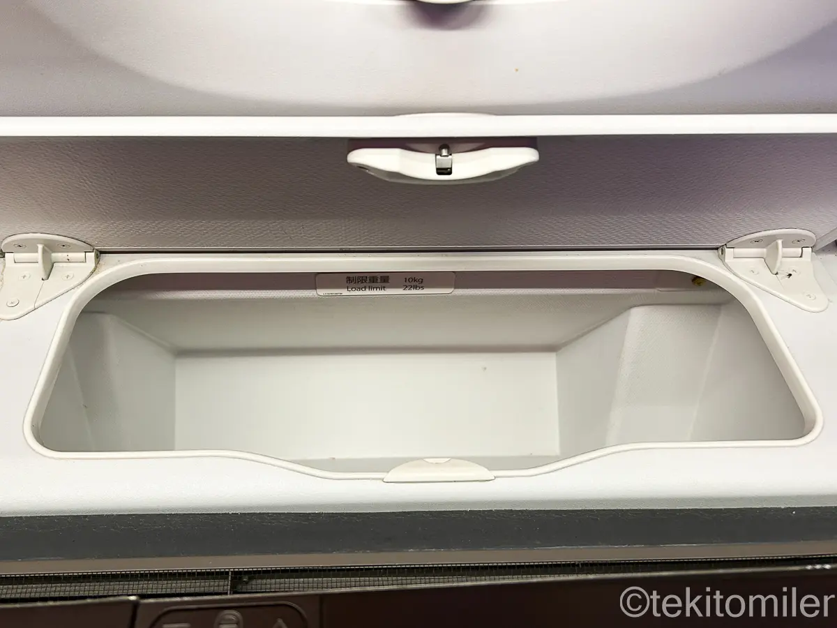 A380ファーストクラスの収納スペース