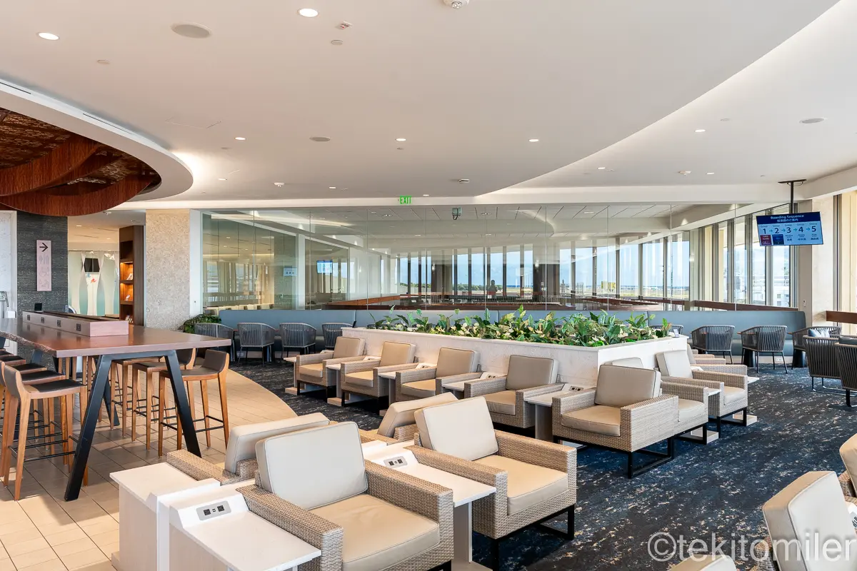 ホノルルのANAラウンジのソファー席