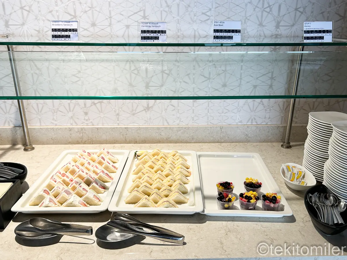 ホノルルのANAラウンジのサンドイッチ