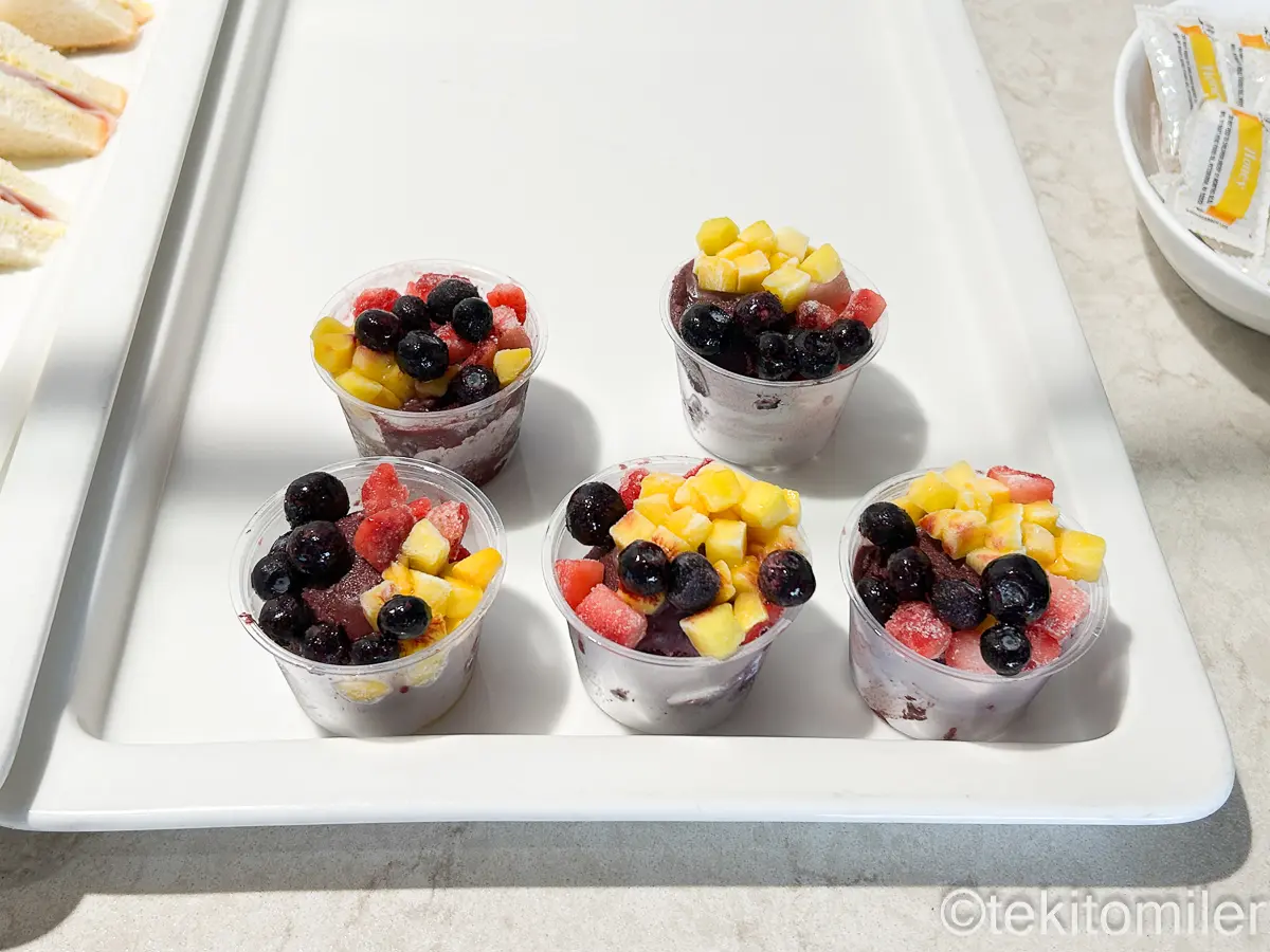 ホノルルのANAラウンジのアサイーボウル