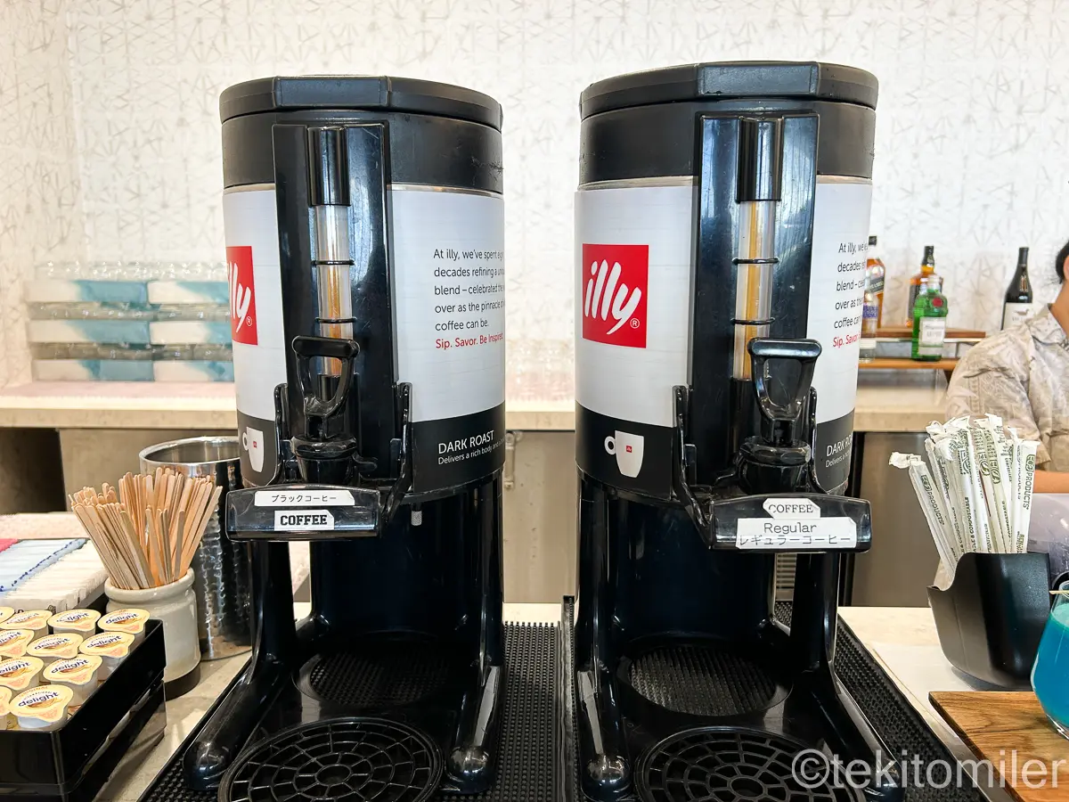 ホノルルのANAラウンジのコーヒー
