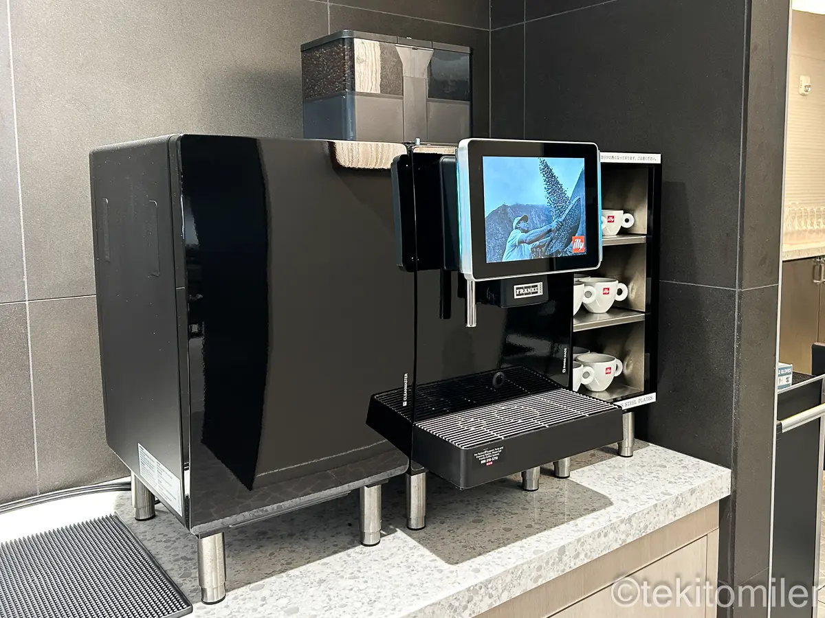 ホノルルのANAスイートラウンジのコーヒーマシン