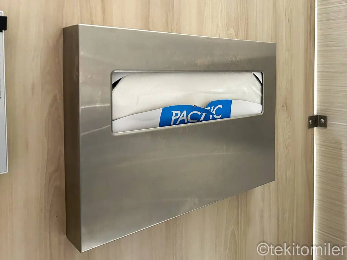 ホノルルのANAスイートラウンジのトイレ