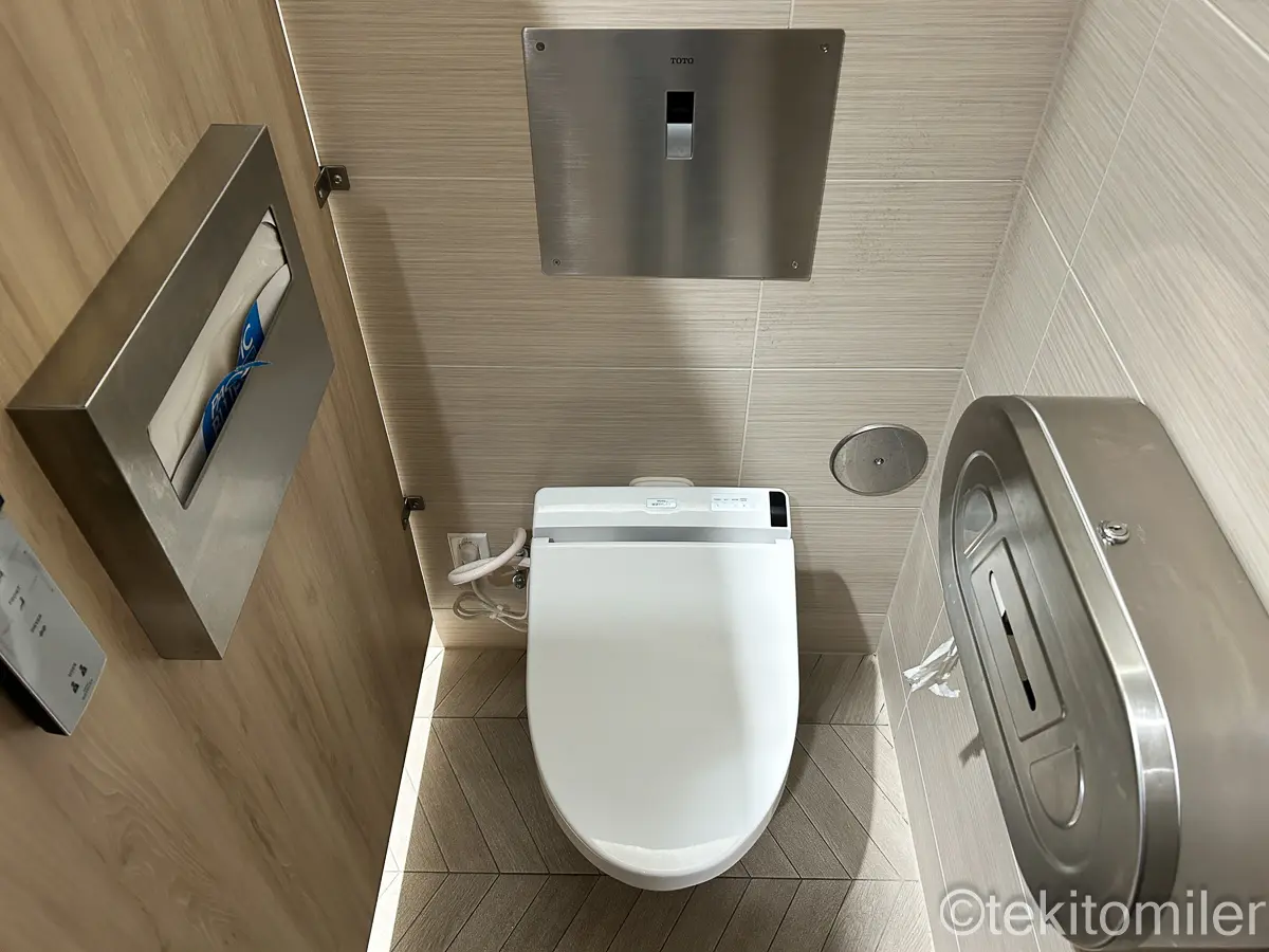 ホノルルのANAスイートラウンジのトイレ