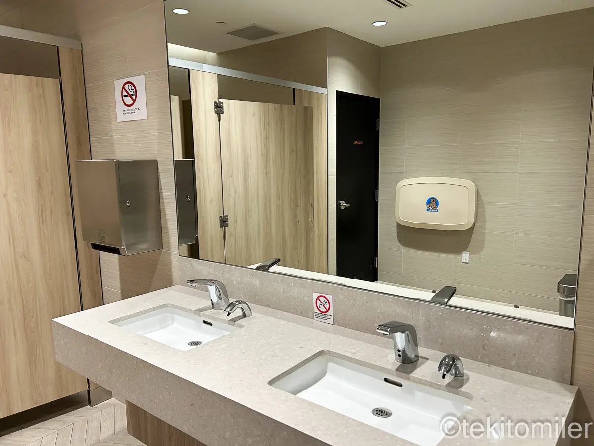 ホノルルのANAスイートラウンジのトイレ