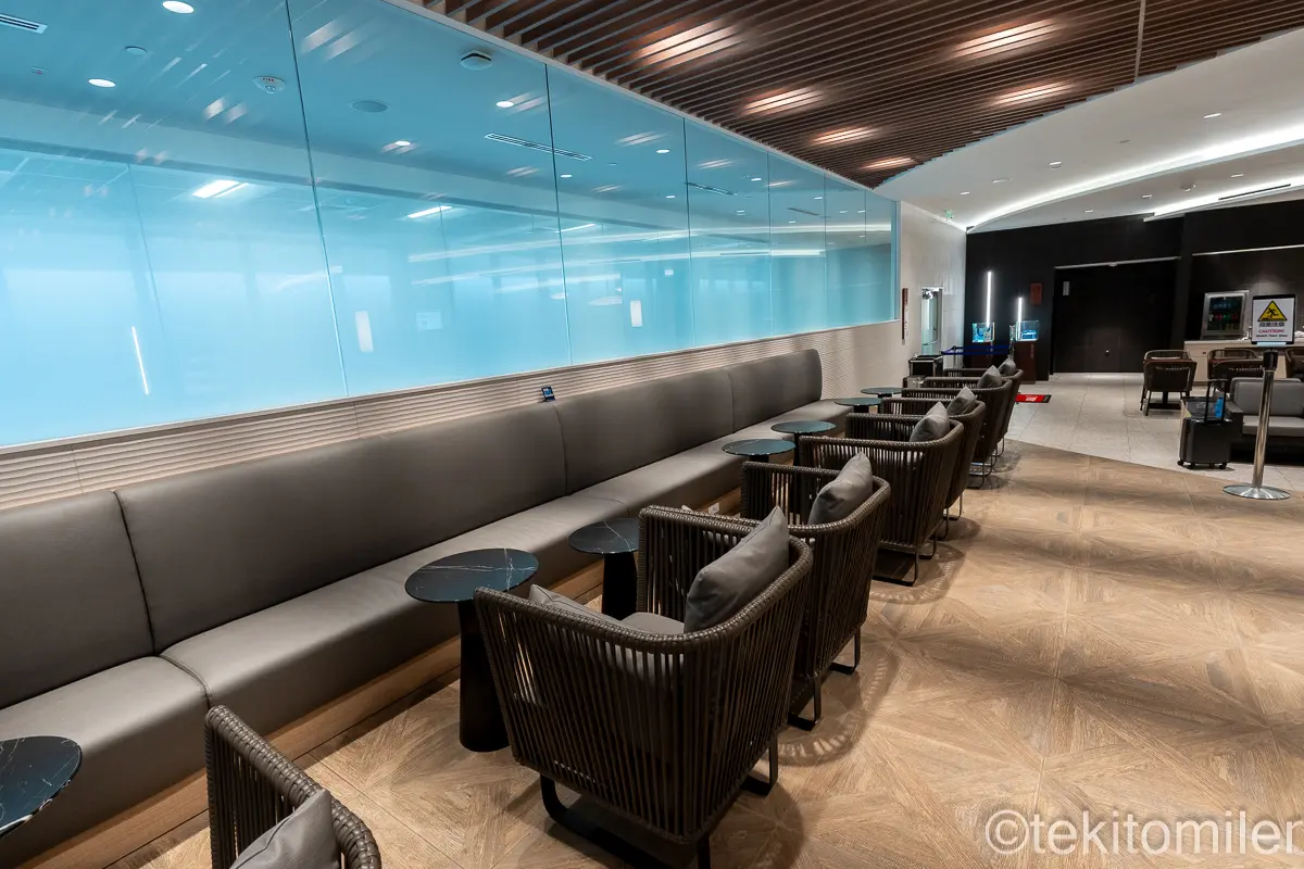 ホノルルのANAスイートラウンジのソファー席